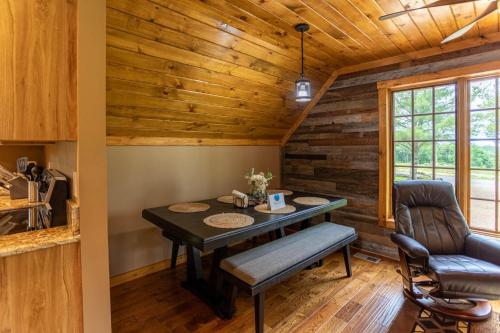 Deerview Cottage at Eagles Nest in Beech Mountain, USA