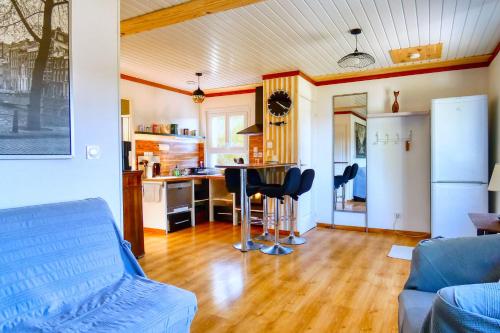L'HERMITAGE maisonnette lake view beach 5 min walk in Charavines