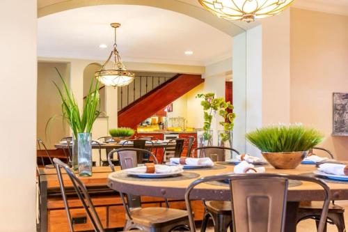 Modern Oceanfront Condo with a Chic Coastal Design, Resort-Style Amenities, and Direct Beach Access in 普拉亞弗萊明戈