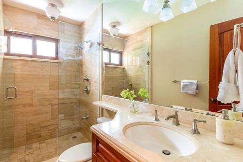 Modern Oceanfront Condo with a Chic Coastal Design Resort-Style Amenities and Direct Beach Access - image 3
