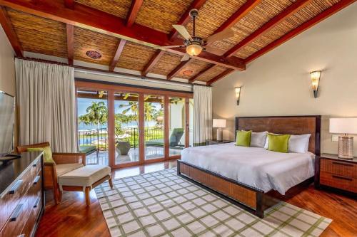 Modern Oceanfront Condo with a Chic Coastal Design, Resort-Style Amenities, and Direct Beach Access in 普拉亞弗萊明戈