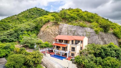 Modern, Immaculate Unit in Flamingo with Spectacular Ocean Views in Playa Flamingo