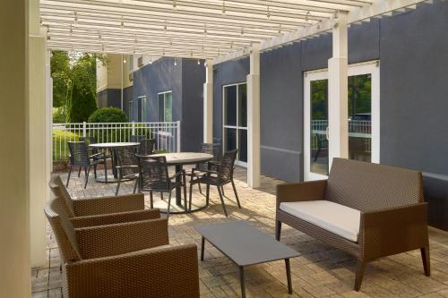 Fairfield Inn & Suites by Marriott Frederick - image 6