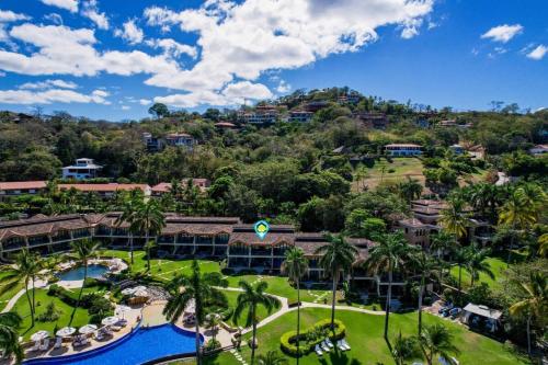 Upscale Two-Bedroom Condo in Playa Flamingo with Beautiful Oceanfront Views - image 2