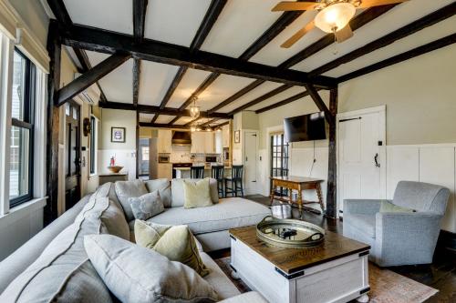 Historic Home w/ Modern Updates on < 4 Acres in Oranža (MA)