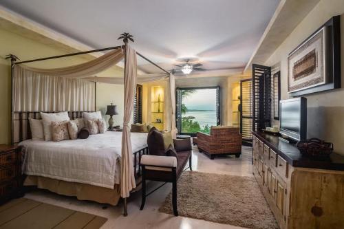 Luxury Ocean view Condo with Golf Cart in Villela