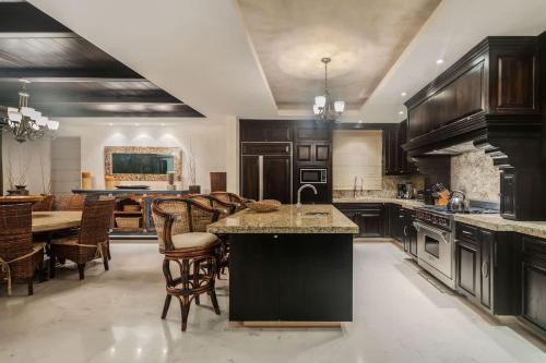 Luxury Ocean view Condo with Golf Cart in Villela