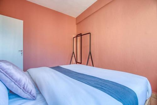 Muse 2-BR Apartment & Balcony in Mar Mikhael - image 6