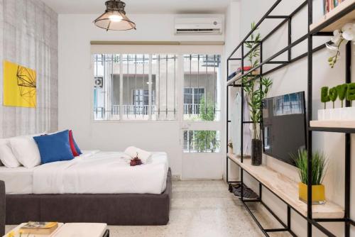 Garage - Stylish Studio & Balcony in Mar Mikhael - image 14
