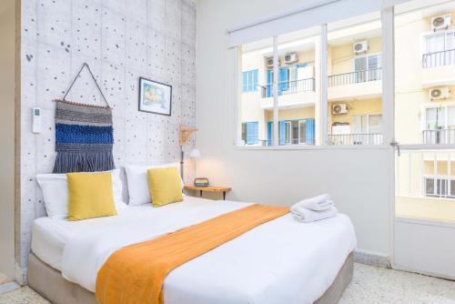 Ideal - Cozy Studio & Balcony in Mar Mikhael - image 5