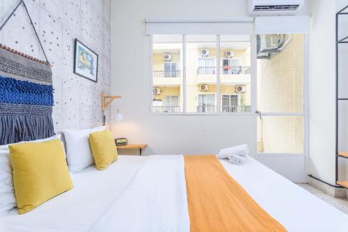 Ideal - Cozy Studio & Balcony in Mar Mikhael - image 10