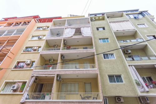 Ideal - Cozy Studio & Balcony in Mar Mikhael - image 4
