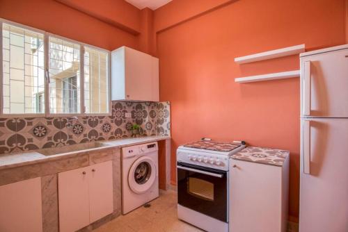 Dalida 2-BR Apt & Balcony in Mar Mikhael - image 10