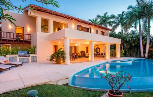 Ocean view villa- home Infinity Pool Concierge in Villela