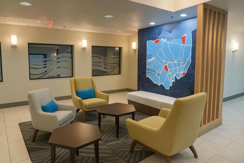 Holiday Inn Express Hotel And Suites Alliance By IHG - 편의 시설/서비스
