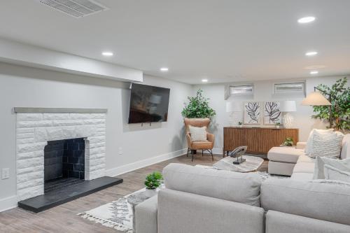 Explore Cleveland Attractions! Family-Focused Home in Beachwood