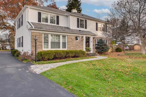 Explore Cleveland Attractions! Family-Focused Home in Beachwood