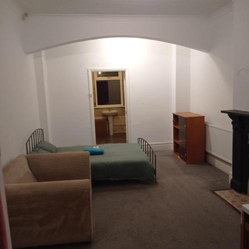 Ensuite Double-Bedroom in the Heart of Salford Manchester GCSW2 Perfect for Short Stays, Manchester