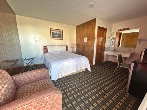 Exterior view of Big 12 Motel Broken Bow NE