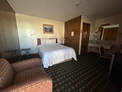 BIG 12 MOTEL - image 13
