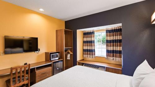 1 queen bed