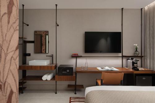 room detail thumbnail 2