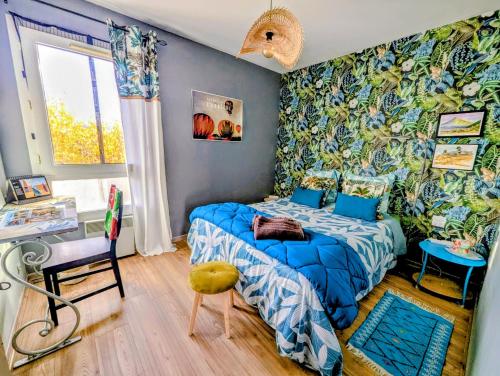 La Villa Bleue in Charmes Sur Rhone