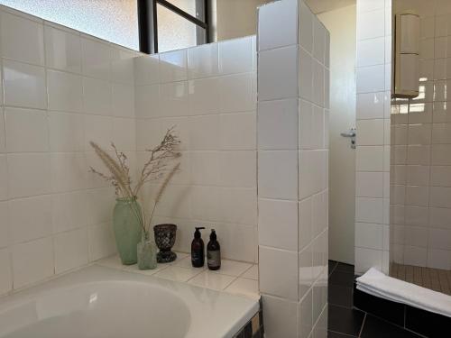 3 ALOES GUESTHOUSE Entire apartment (Uis) - Deals, Photos & Reviews