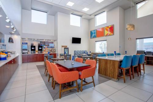 Ételek és italok, Holiday Inn Express & Suites Lantana By IHG in Lantana (FL)