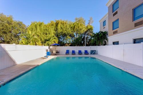 Úszómedence, Holiday Inn Express & Suites Lantana By IHG in Lantana (FL)