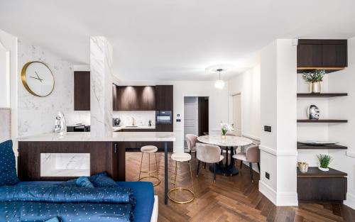 Heart of Budapest Luxury Apartment with Amazing View - image 7