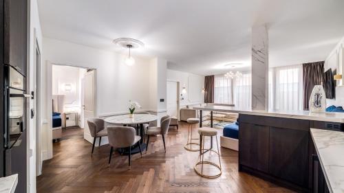 Heart of Budapest Luxury Apartment with Amazing View - main image