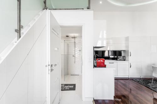 Opera Luxury Studio Apartment - image 6