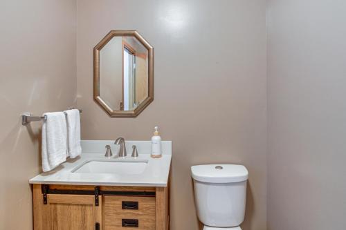 Private Lakefront Home with Game Room in Aurora! in Biwabik (MN)