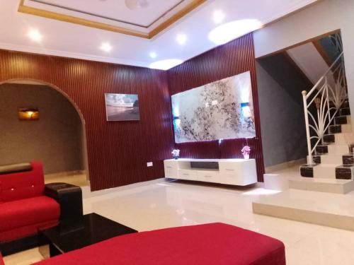 Facilities, Cutting Edge Guest House in Kunkujang Jattaya