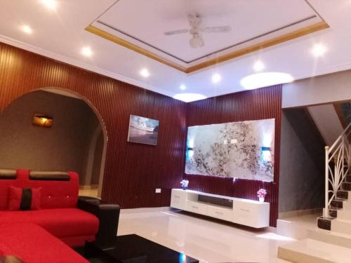 Shared lounge/TV area, Cutting Edge Guest House in Kunkujang Jattaya