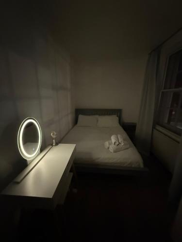 Covent Garden 1-Bed Apt Sleeps 4 7 min to Station - image 14