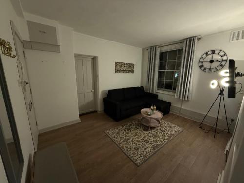 Covent Garden 1-Bed Apt Sleeps 4 7 min to Station - image 13