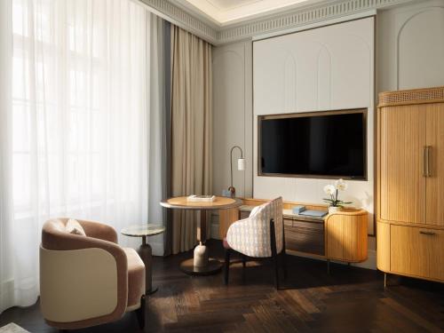 room detail thumbnail 1