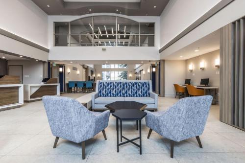 Holiday Inn Express Calgary South By IHG