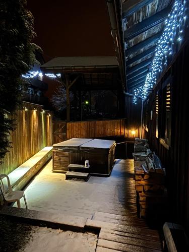 Hot tub, Chalet Credence Morzine Outdoor Hot Tub Sleeps 19 in Morzine