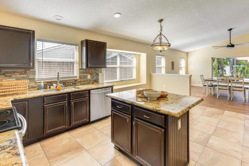 Apopka Family Home w/ Yard, 13 Mi to Dtwn Orlando in Orlando West