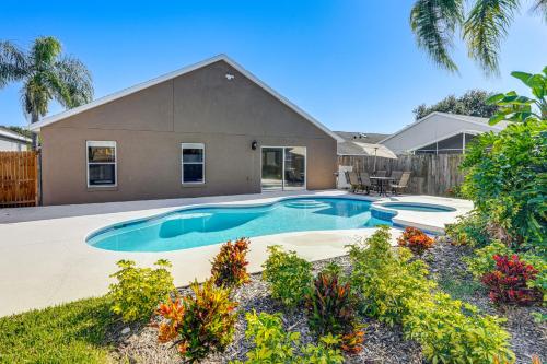Apopka Family Home w/ Yard, 13 Mi to Dtwn Orlando in Orlando West