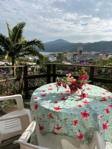 Balcony/terrace, Casa de Praia em Bombinhas com Vista 3 quartos in Sertaozinho