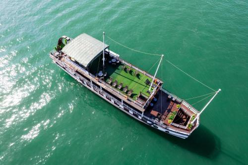 Exterior view of Freedom Cruise Ha Long Bay - Lan Ha Bay