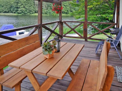Balkons/terase, Holiday home on the lake shore, boat included in Rosnovo