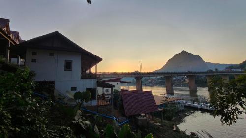 Exterior view, Pont Inn Nong Khiaw in Nong Khiaw
