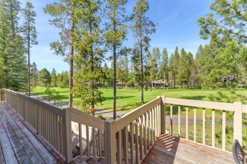 Sunriver Golf Views Hot Tub Escape - image 3