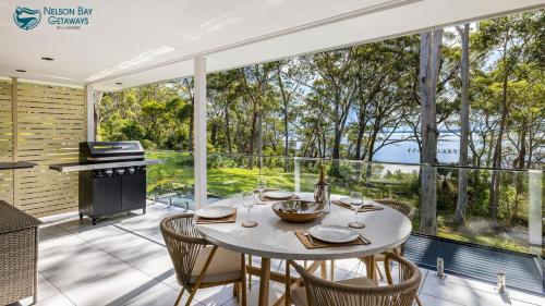 Woodlands Sunsets Soldiers Point - Whole Property – khách sạn tại Port Stephens