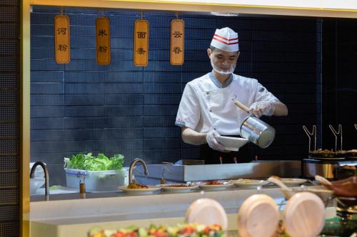 Food and beverages, Atour S Hotel Shenzhen Futian Port near Sheung Cheung Wai